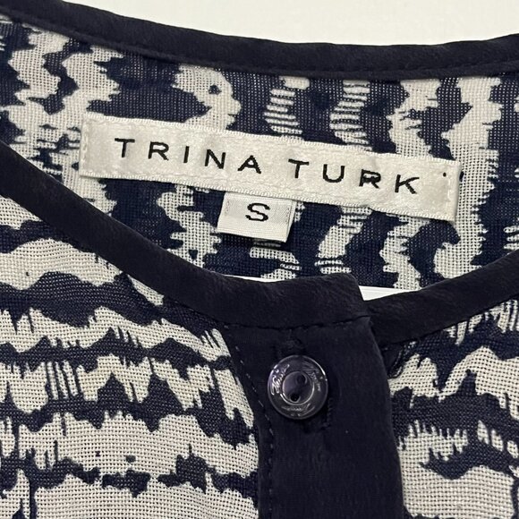 Trina Turk silk printed button up shirt blouse size small career quiet luxury - Picture 6 of 7